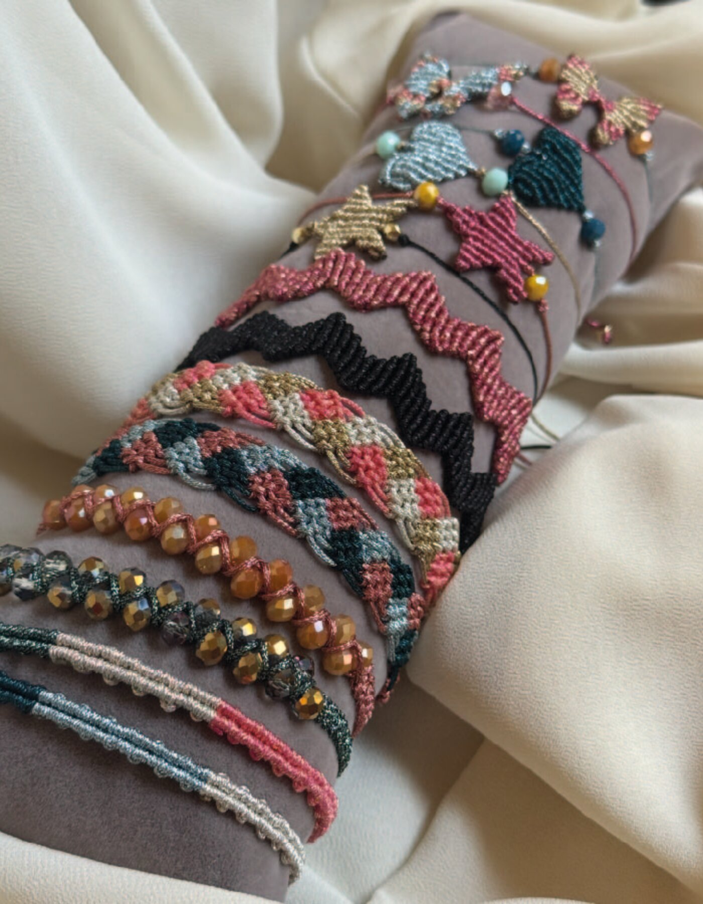 BRACCIALETTI IN MICRO MACRAMè
