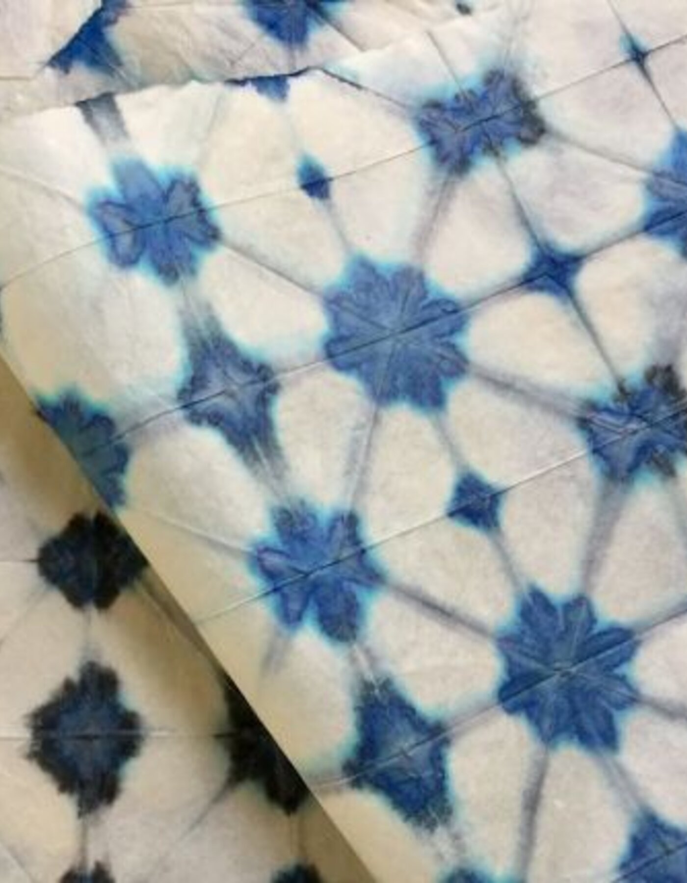 SHIBORI 絞りCOLORAZIONE MANUALE DELLA CARTA