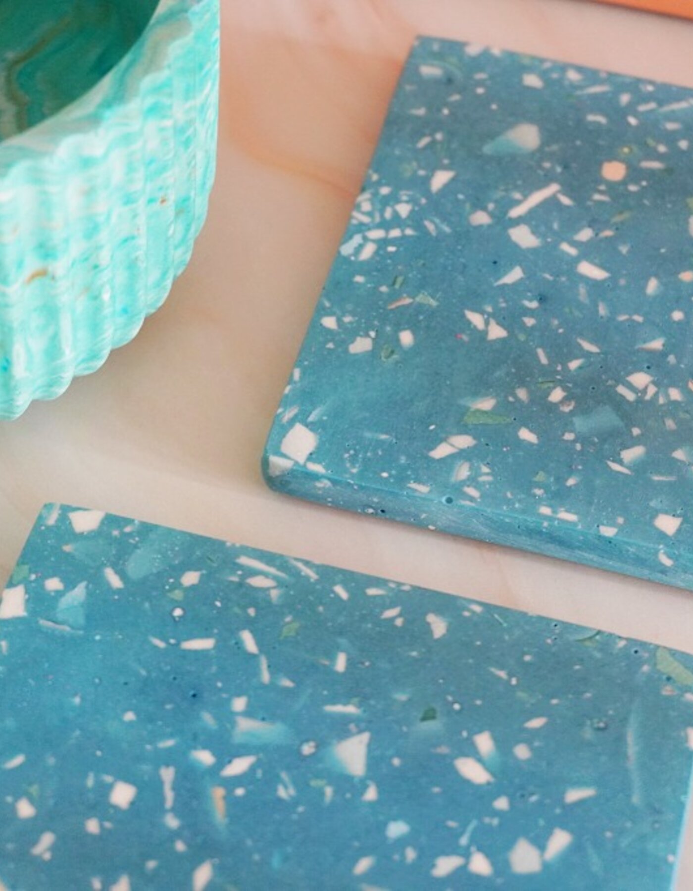 Home terrace set: pair of coasters and a small eco-resin bowl