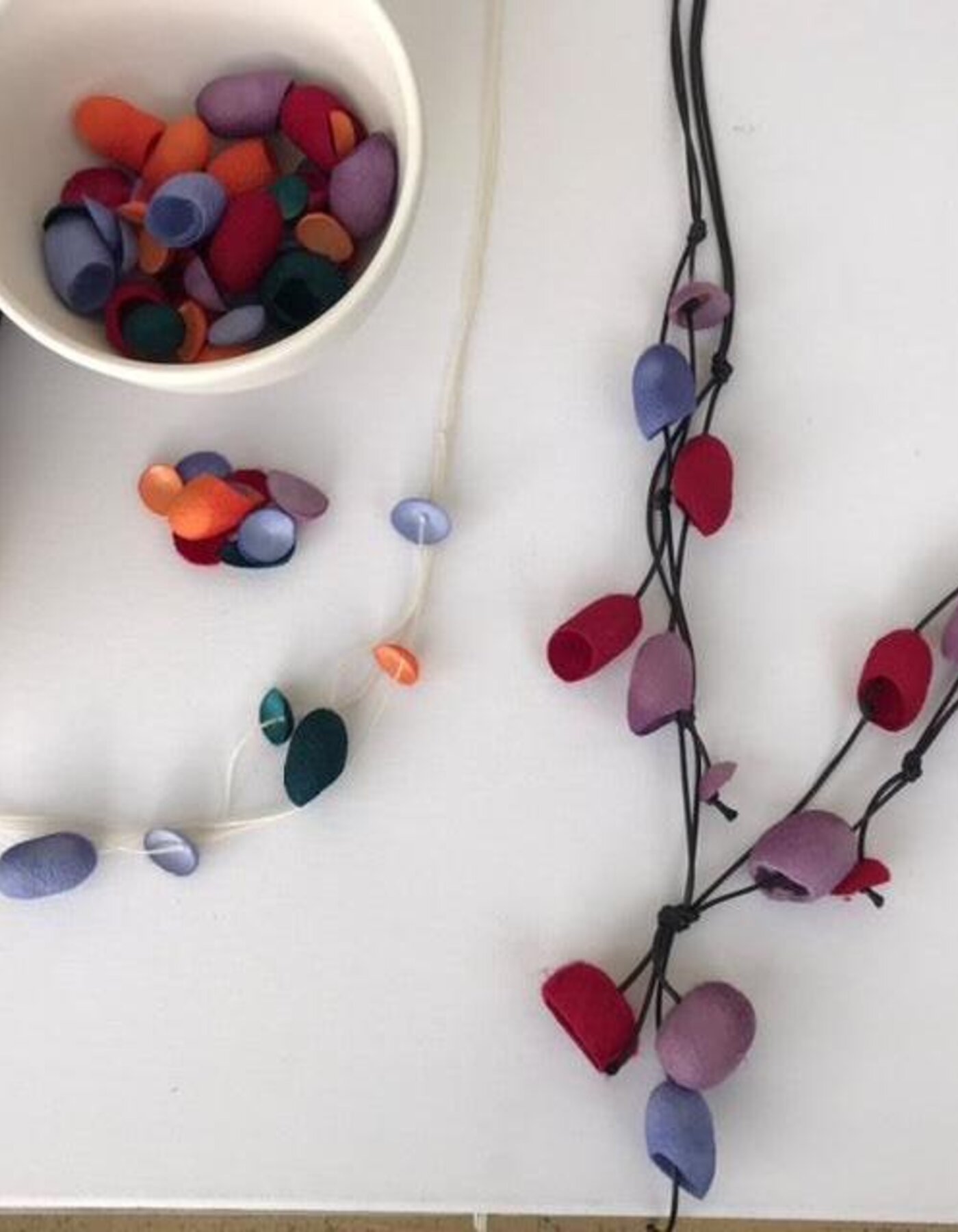 crea la collana con bozzoli di seta