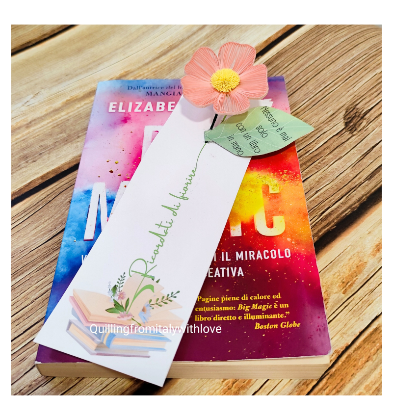 Fai sbocciare il tuo segnalibro in quilling