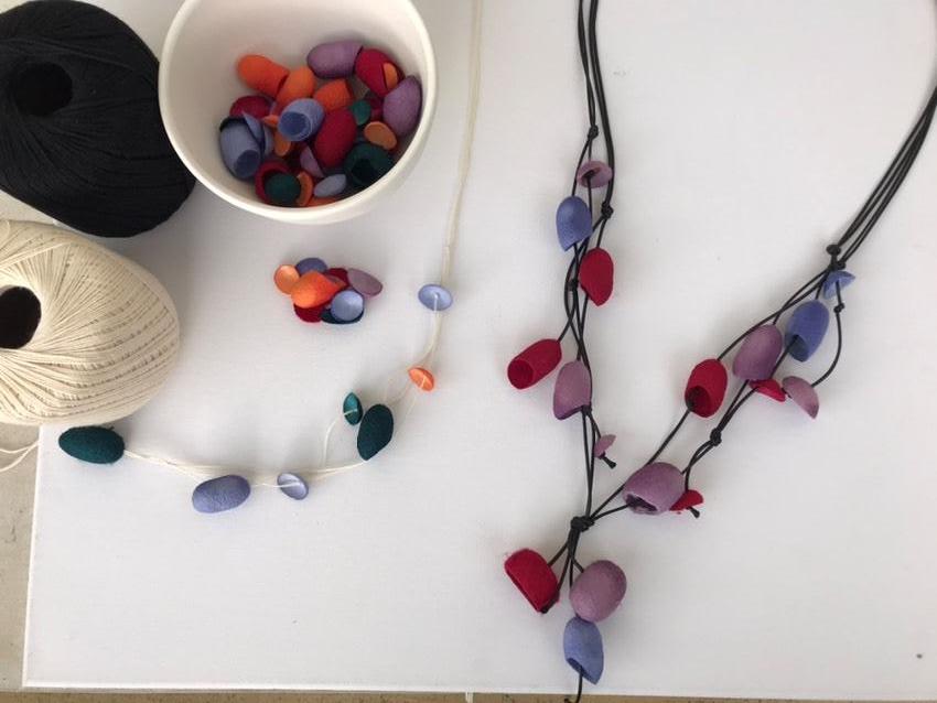 crea la collana con bozzoli di seta