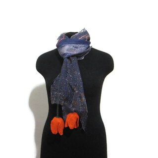 Sciarpa feltro di lana seta blu lunga calda con fiori tulipani arancia infeltrimento fatta a mano
